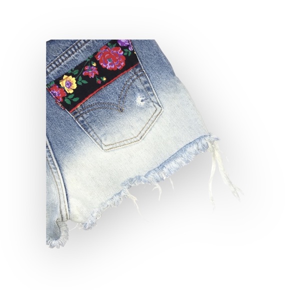 new LF Furst of a Kind ✿ Levi's® 517’s® Floral Trim Cut Off Denim Jeans Short ✿ - Picture 9 of 16